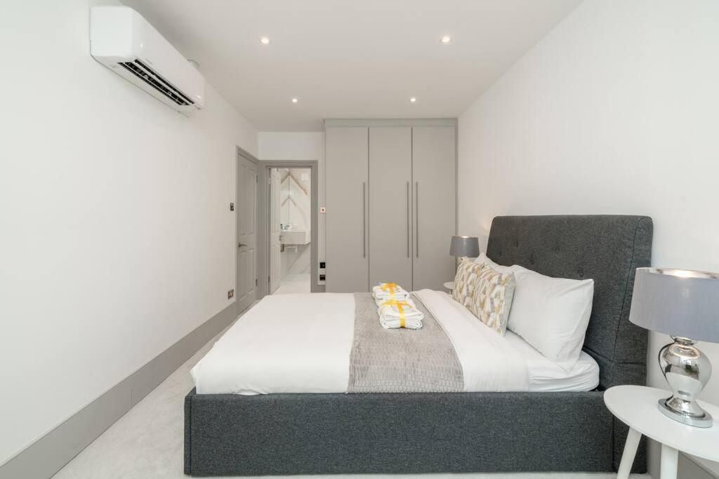 New! Luxurious Mews House Belgravia Leilighet London Eksteriør bilde